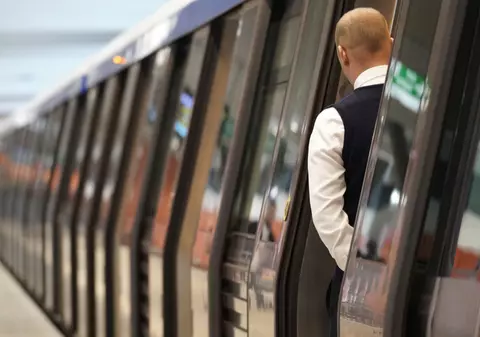 Probleme la metroul din București, pe magistrala M1. Trenurile circulă în sistem pendulă