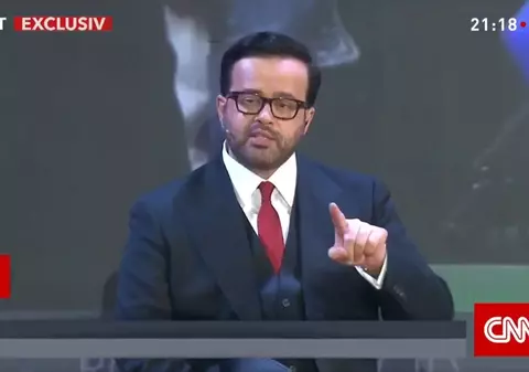 Mihai Gâdea s-a enervat când Kelemen Hunor, care vorbea în maghiară, a fost huiduit din sală: „Afară! Nu vă e rușine?”