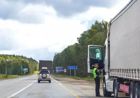 Un șofer român de TIR a fost prins cu marfă de lux în valoare de 1.000.000 de euro, furată cu numai câteva ore înainte, în Italia