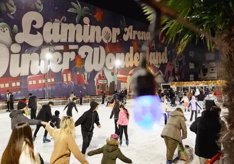 Cât costă biletul de intrare și închirierea patinelor la Târgul de Crăciun din București, de la Hala Laminor