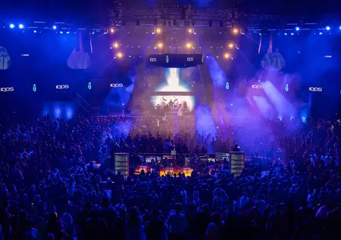 10 ani de IQOS sărbătoriți în România. Show memorabil la Romexpo