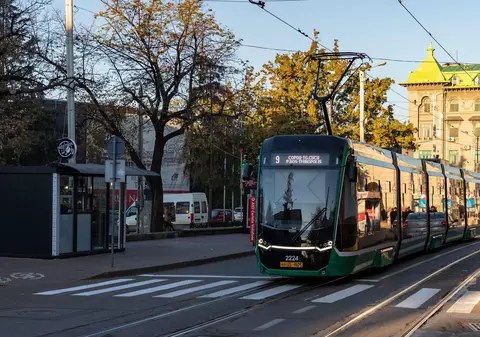 Firma poloneză care a livrat tramvaiele din Iași și Craiova cumpără o companie germană