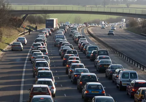 Trucul simplu care te ajută să economisești benzină sau motorină când mergi cu mașina. Sfatul experților pentru a reduce consumul de combustibil cu 10%
