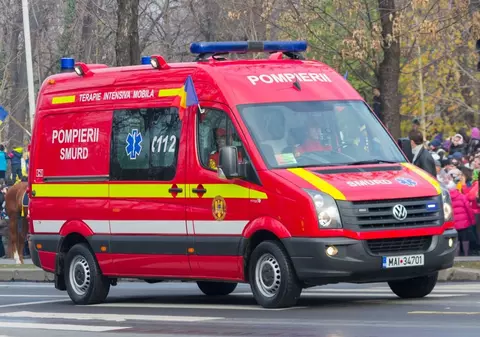 Un bărbat de 30 de ani, care a căzut de la etajul 8 al unui bloc, s-a înfipt într-o țeavă și a fost dus la Urgență | Video