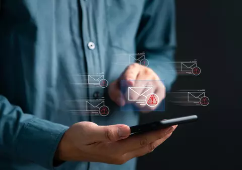 Cele mai frecvente înșelătorii online din luna decembrie și cum să ne ferim de ele. Ce spun experții în securitate cibernetică