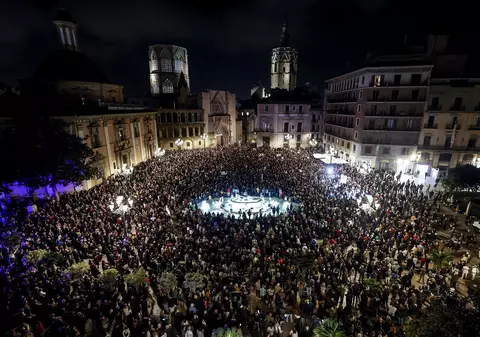 Aproape 100.000 de persoane au manifestat la Valencia, pentru a denunţa gestionarea inundaţiilor: „Nu au murit, au fost uciși!”