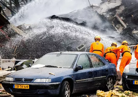 Bilanțul exploziei care a distrus un bloc din Haga crește la șase morți. Autoritățile suspectează un act criminal