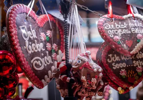 RADAr CULTURAL. Despre dragoste, cu sfială