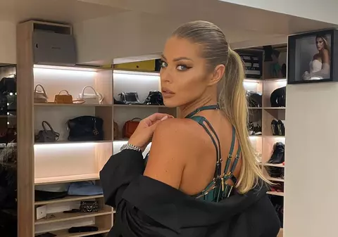 Cum și-a decorat Roxana Nemeș casa de Crăciun. Vedeta și Călin Hagima au o locuință de 1 milion de euro