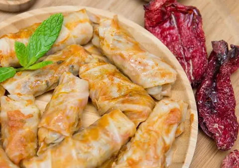 Preparatele tradiționale pentru masa de Crăciun au peste 100 de aditivi. S-a găsit prea mult zahăr în cozonac, sarmale, cârnați și jumări