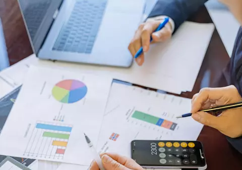 Utilizezi semnătura electronică a firmei de contabilitate pentru e-factura? 4 Aspecte esențiale