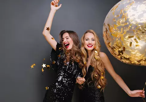 Te pregătești de Revelion? 5 pași pentru cel mai bun machiaj de seară 