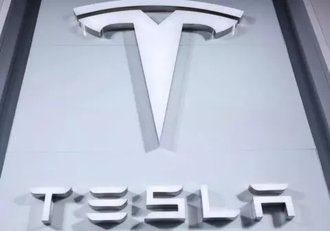 Tesla din Cehia majorează capitalul filialei care construieşte o fabrică de baterii de stocare a energiei la Brăila