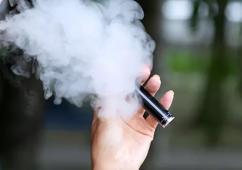 Țări din UE cer Comisiei Europene includerea țigărilor electronice în directiva care privește impozitarea tutunului