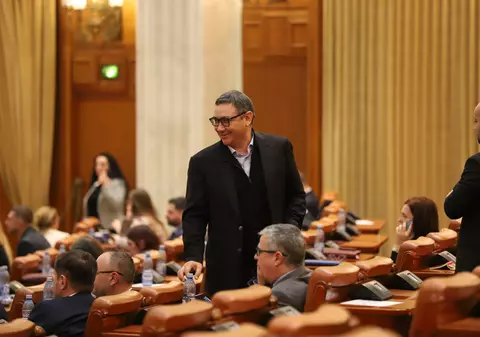 Victor Ponta, atac la Klaus Iohannis: „Și-a terminat mandatul, dar stă în funcție fără să facă nimic”