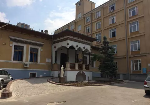Un bărbat a furat trei picioare amputate de la Spitalul Cantacuzino din București și a pierdut unul dintre ele pe stradă, în timp ce fugea