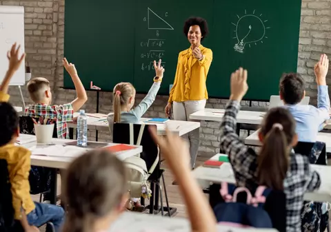 Elevii supradotați vor putea parcurge doi ani școlari într-unul singur. Care sunt criteriile de selecție 