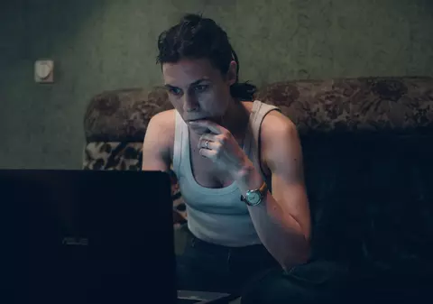 „Subteran”, cel mai nou serial românesc de la Netflix, e disponibil pe platformă