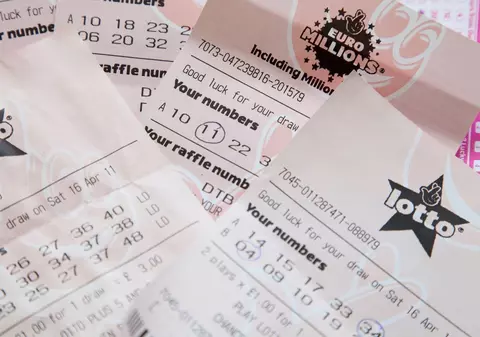 Un chinez a câștigat 820.000 de dolari la loteria companiei și șefii i-au cerut să împartă premiul cu colegii