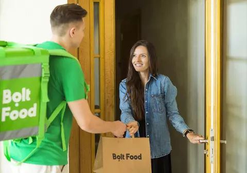 Restrospectiva serviciilor Bolt pentru 2024. Care este cel mai popular fel de mâncare comandat de români