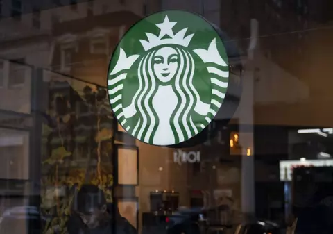 Salariu de 96 de milioane de euro în 4 luni pentru noul CEO de la Starbucks, angajat în septembrie 2024