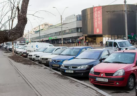 Care sunt mașinile lovite cel mai des pe străzile din România. Locul ocupat în top de Dacia și BMW