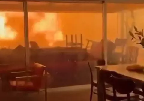 Mărturii din mijlocul infernului: doi bărbați alături de un câine au filmat incendiul din Los Angeles, blocați în casa cuprinsă de flăcări