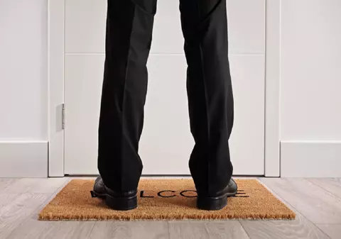 Ce înseamnă expresia „a duce cu preșul”