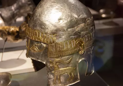 Ce este Coiful de la Agighiol, o altă piesă de patrimoniu, care a fost în pericol în urma incendiilor violente din Los Angeles