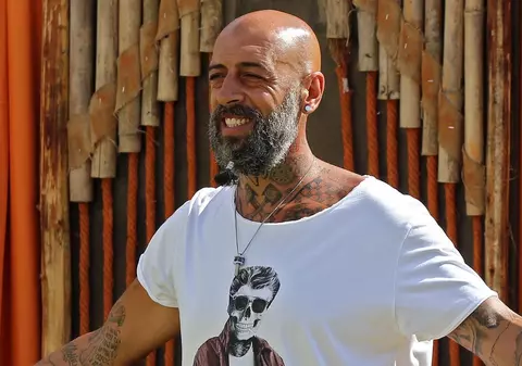 CRBL, noi detalii despre intervențiile la care a apelat. Artistul se va lăsa din nou pe mâna specialiștilor pentru transformarea fizică. „Am intrat într-o revizie”