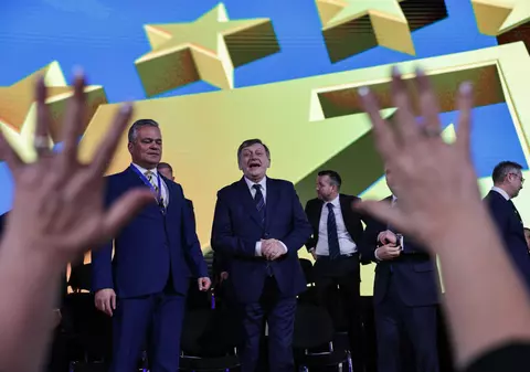 Ce nu s-a văzut la TV la „ungerea” lui Crin Antonescu drept prezidențiabil: atacuri în rafală la adresa lui Georgescu și jocuri de culise pentru împărțirea funcțiilor din Executiv