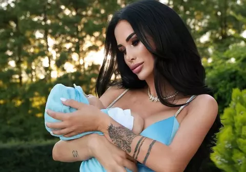 Primele imagini cu chipul băiețelului Danielei Crudu. Dominic Gabriel are 8 luni