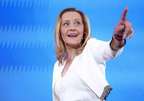 Elena Lasconi, despre posibilitatea de a se retrage din cursa electorală: „De ce să nu avem un tur doi cu mine și Nicușor Dan?”