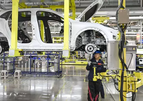 Un producător de mașini de lux concediază 20% din forța de muncă din cauza tarifelor vamale impuse de Trump