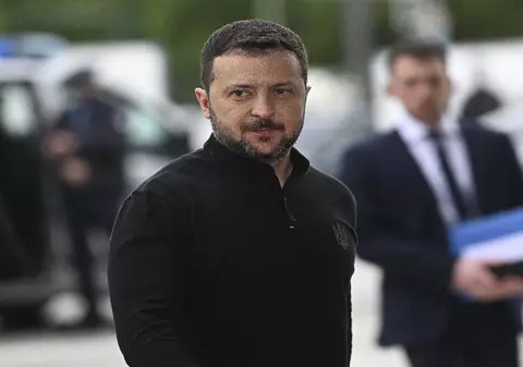 Volodimir Zelenski sancționează propagandiștii ruși și retrage titlul de Erou al Ucrainei | VIDEO