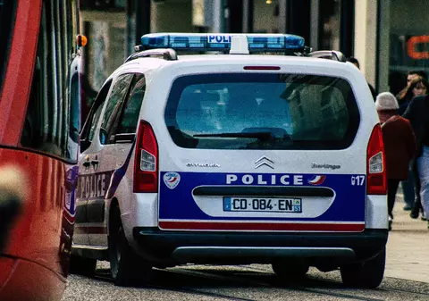 Șofer român de TIR care aducea în țară duba surorii lui, prins cu 2,4 kg de cocaină și 33,5 kg de canabis și condamnat în două zile, în Franța