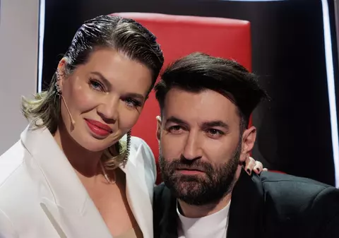 Imagini din vacanța lui Smiley cu Gina Pistol și fiica Josephine în Asia. Întreaga familie s-a asortat, toți s-au îmbrăcat în roz