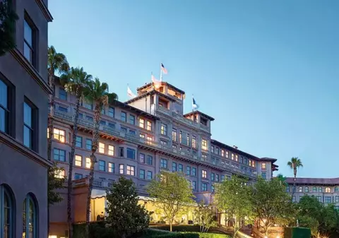 Cum au reușit doi români care trăiau în Belgia să fure aproape 800.000 de dolari de la un hotel din Los Angeles în care n-au călcat vreodată