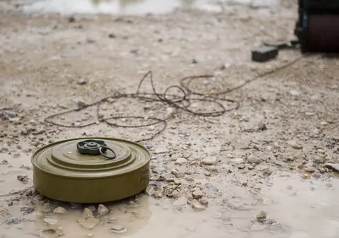 Mine antitanc au fost găsite într-un depozit Ikea: „Când vine armata să le ia de aici?”. Un general a fost demis pentru că oamenii lui au pierdut explozibilul