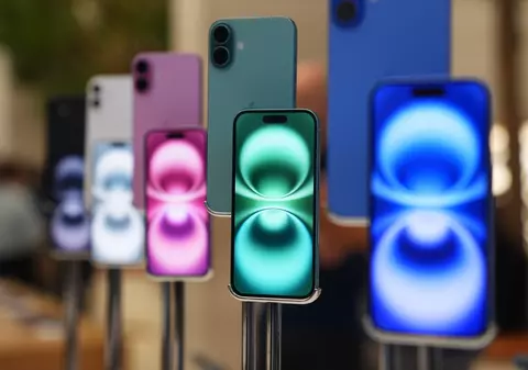 Apple a vândut cele mai multe telefoane la final de 2024 și este lider de piață la nivel mondial