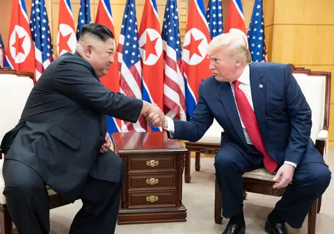 Donald Trump vrea să reia legătura cu Kim Jong-un: „Mă iubește. Este un tip inteligent”