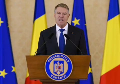 Un singur parlamentar USR a votat pentru suspendarea lui Klaus Iohannis, demers inițiat de partidul lui Călin Georgescu, apoi și-a retras semnătura