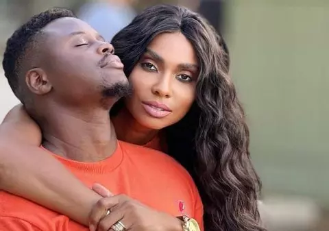 Laurette Atindehou și fotbalistul Magaye Gueye s-au despărțit după patru ani de relație. Vedeta se mutase în Franța pentru partenerul ei. „A fost un motiv serios”