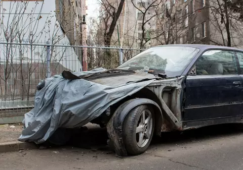 Lista mașinilor abandonate în Craiova care urmează să fie ridicate de angajații primăriei