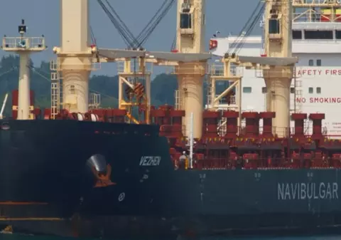 O navă care transporta îngrășăminte din Rusia a fost reținută după avarierea unui cablu submarin în Marea Baltică