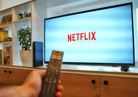 Un nou serial Netflix face furori și detronează Black Mirror: „Fantastic și extrem de captivant” I VIDEO