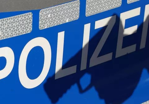 Un șofer de autobuz a scos pistolul și a tras, când un cuplu în stare de ebrietate a vrut să urce în mașină, în Germania