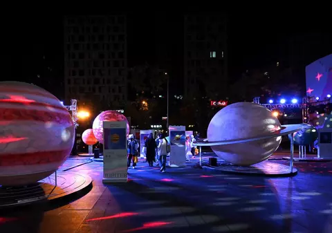 Un vizitator interstelar masiv ar fi modificat orbitele planetelor din sistemul nostru solar