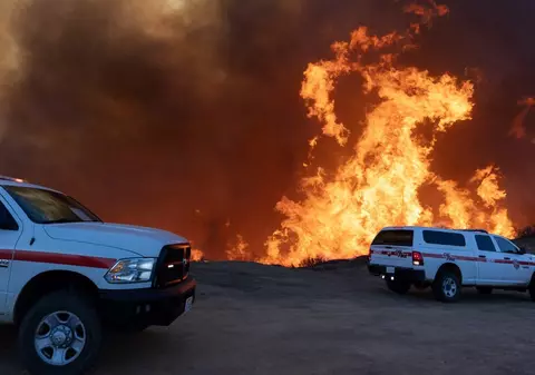 Bilanțul deceselor cauzate de incendiile din Los Angeles crește: 16 oameni au murit în Eaton și Palsisades