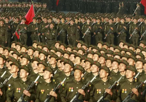 Un fost soldat în trupele de elită din Coreea de Nord a povestit cum se antrena: „Trăgeam trei gloanțe pe an. Salariul valora cât o înghețată”